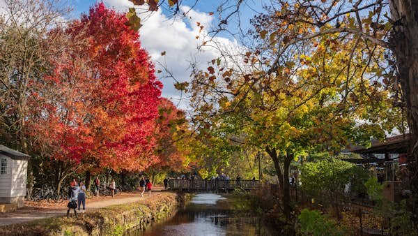 The coziest small US towns to visit this fall